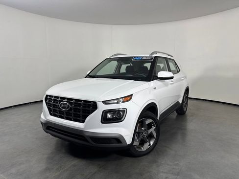 Used 2025 Hyundai Venue SEL image 1