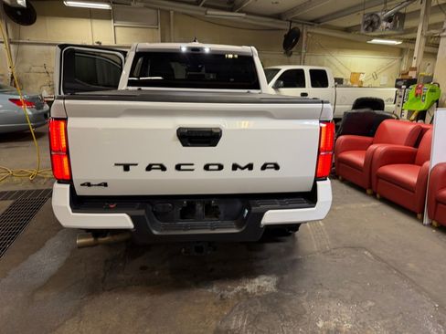 Used 2025 Toyota Tacoma TRD Sport image 18