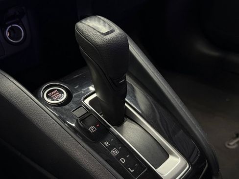 Used 2022 Nissan Versa SV FWD image 21