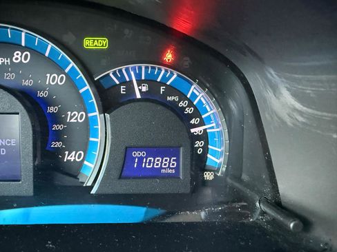 Used 2014 Toyota Camry XLE w/ Convenience Package image 2