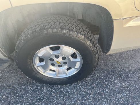 Used 2010 Chevrolet Tahoe LS w/ Exterior Plus Package image 9