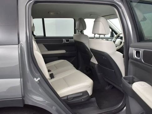 Used 2025 Hyundai Santa Fe SEL FWD image 18