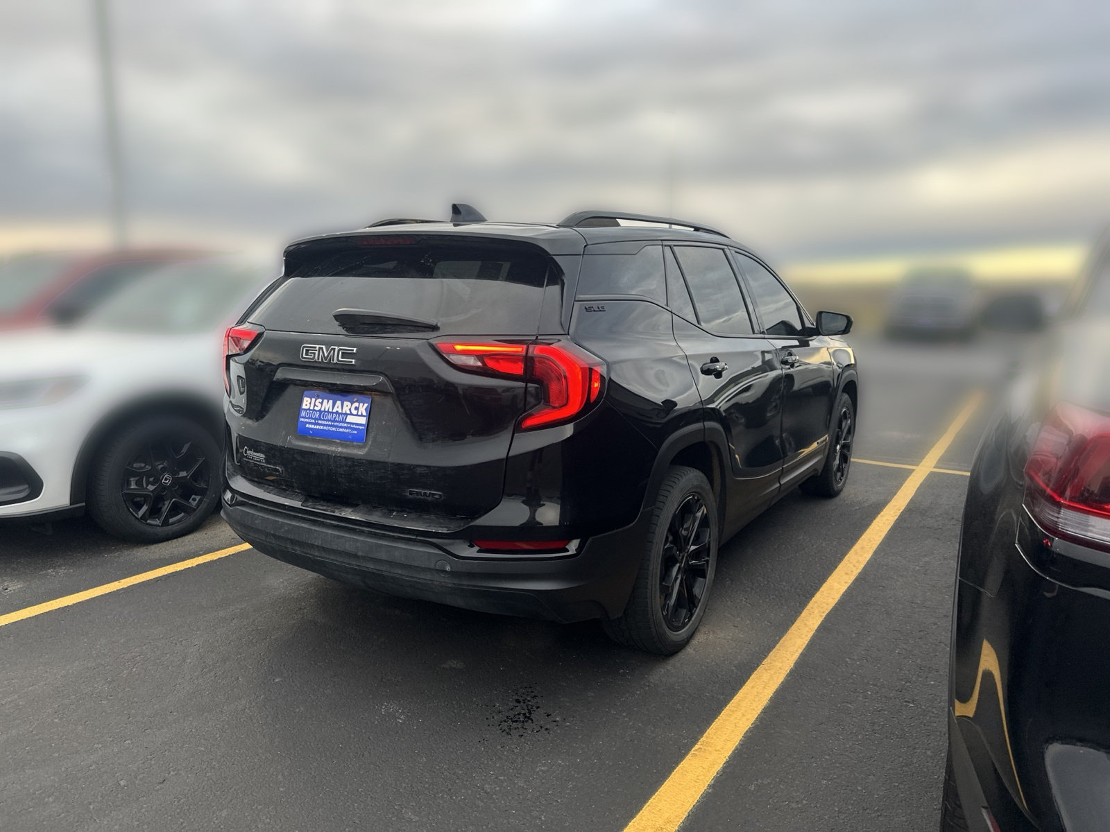 Used 2021 GMC Terrain SLE w/ Driver Convenience Package AWD/4WD image 3
