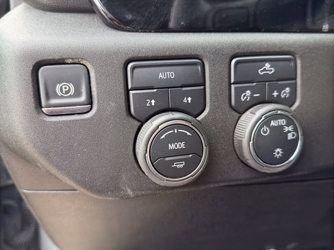 Used 2025 Chevrolet Silverado 1500 LT AWD/4WD image 18
