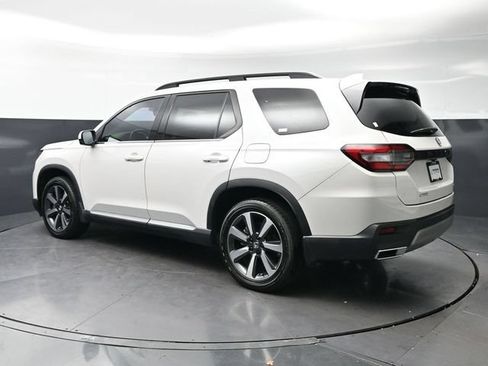 Certified 2023 Honda Pilot Touring image 7