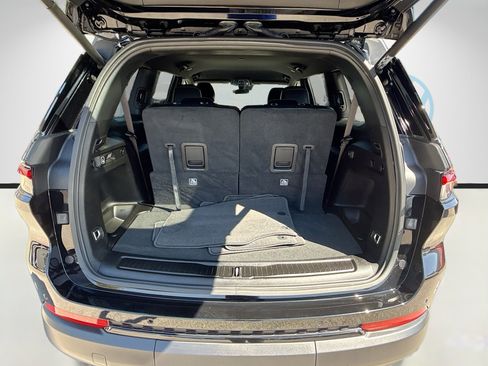 Used 2025 Jeep Grand Cherokee L Limited w/ Black Appearance Package image 27