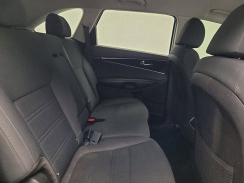 Used 2019 Kia Sorento L FWD image 19
