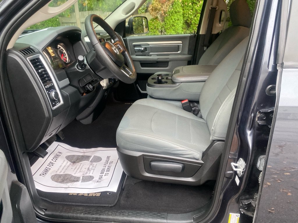 Used 2016 RAM 1500 Classic SLT AWD/4WD image 9