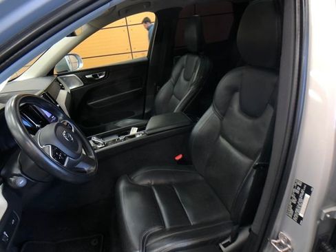 Used 2022 Volvo XC60 B5 Inscription image 10