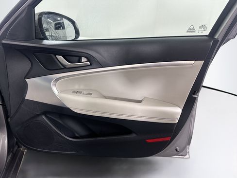 Used 2025 Genesis G70 2.5T RWD image 31