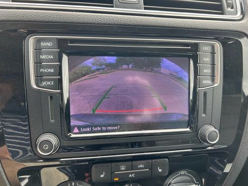 Used 2016 Volkswagen Jetta SEL Premium image 19