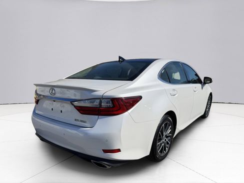 Used 2017 Lexus ES 350 w/ Luxury Package image 12