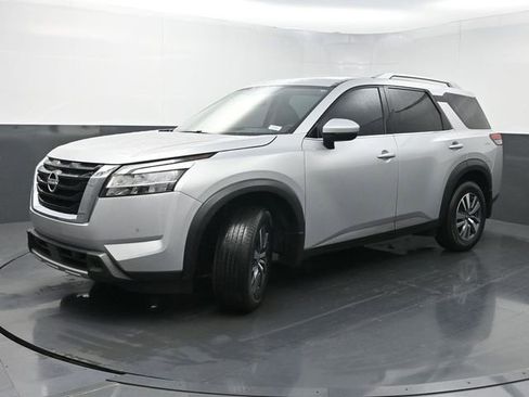 Used 2024 Nissan Pathfinder SL image 5