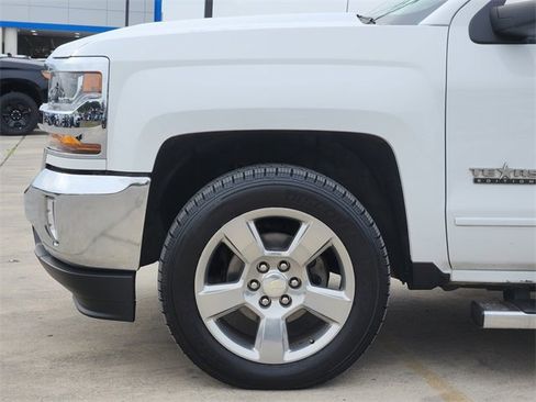 Used 2018 Chevrolet Silverado 1500 LT w/ Texas Edition image 9
