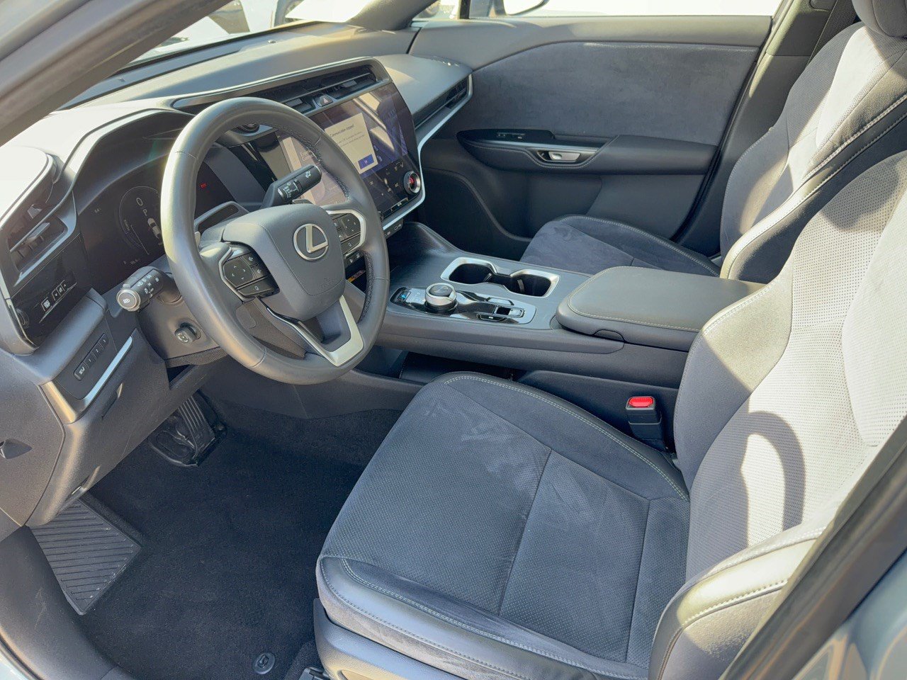 Used 2023 Lexus RZ 450e Premium w/ Cold Area Package AWD/4WD image 5