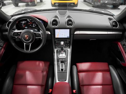 Used 2017 Porsche 718 Boxster RWD image 18
