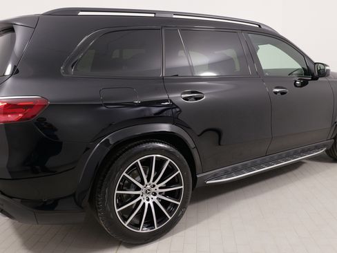 Used 2025 Mercedes-Benz GLS 450 4MATIC image 9