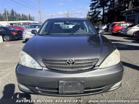 Used 2004 Toyota Camry XLE FWD image 3