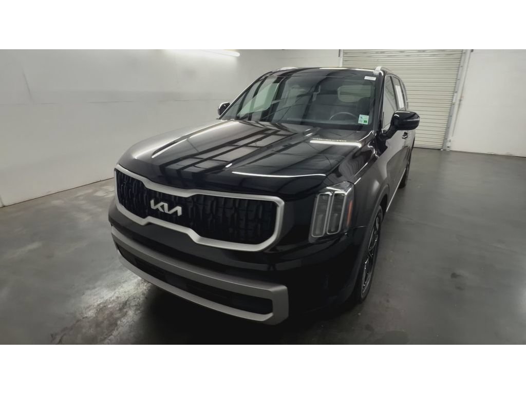 Used 2023 Kia Telluride EX w/ EX Captain's Chair Package AWD/4WD image 4