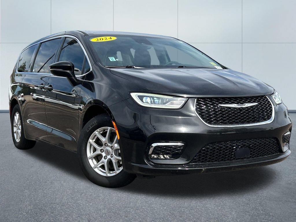 Used 2024 Chrysler Pacifica Touring-L FWD image 35