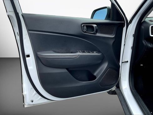 Certified 2022 Hyundai Venue Limited FWD image 19