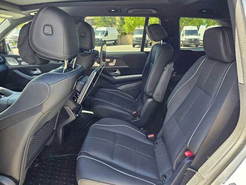 New 2026 Mercedes-Benz GLS 580 4MATIC image 19