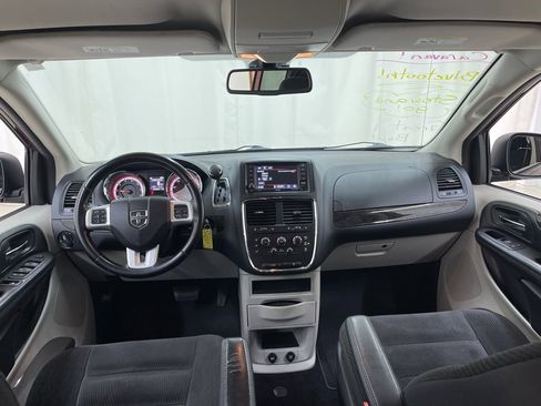 Used 2019 Dodge Grand Caravan SE w/ UConnect Hands-Free Group image 22