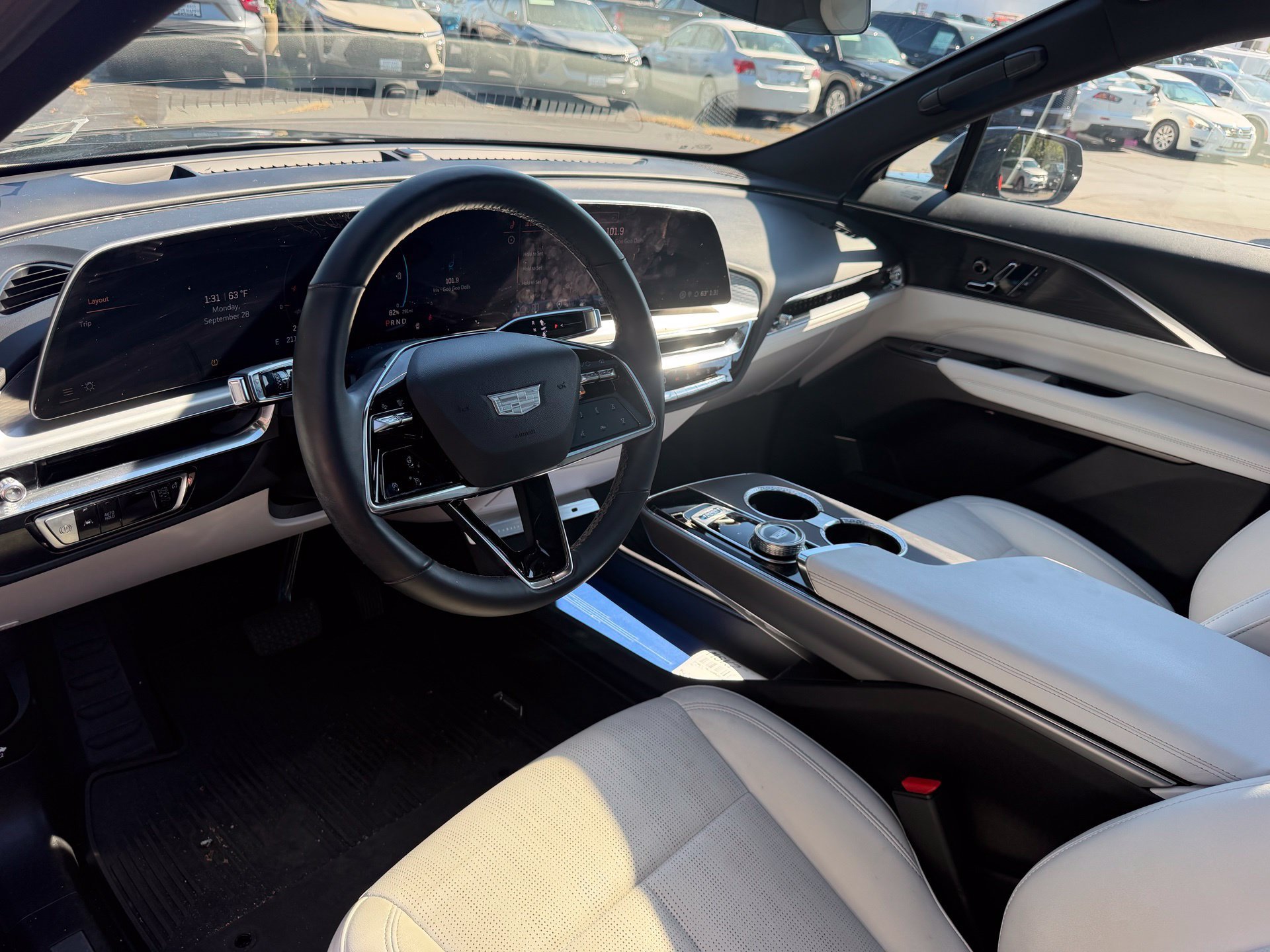 Used 2024 Cadillac Lyriq Sport AWD/4WD image 17