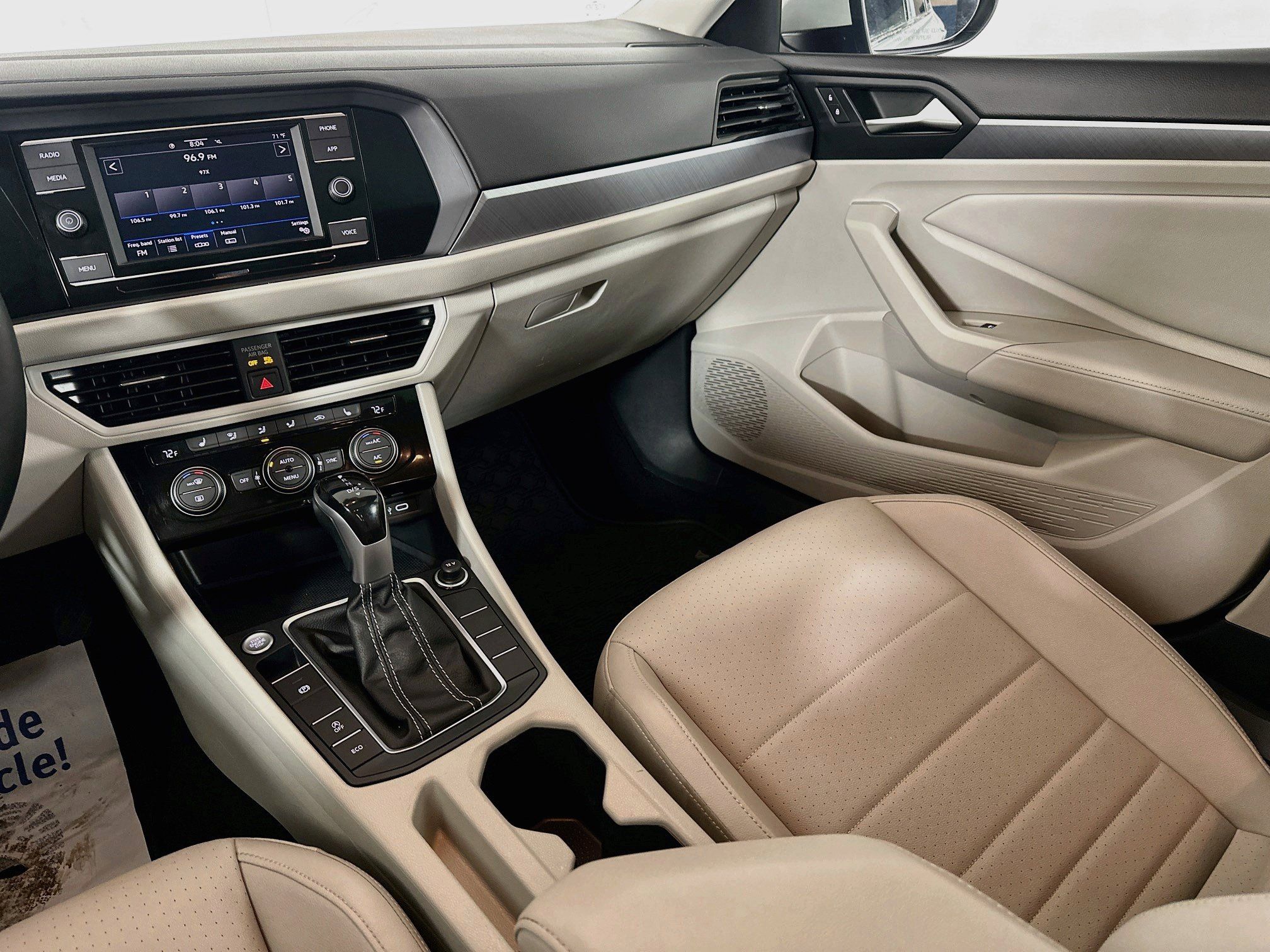 Used 2023 Volkswagen Jetta SE w/ Panoramic Sunroof Package FWD image 22