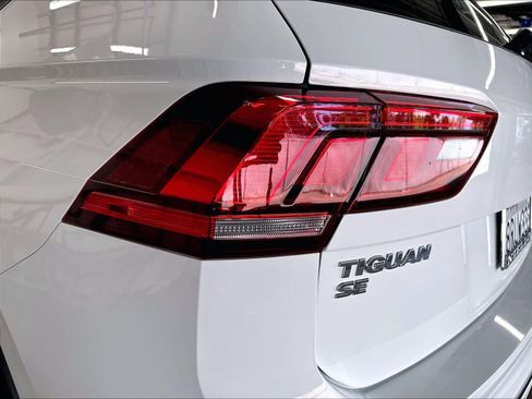 Used 2020 Volkswagen Tiguan SE R-Line FWD image 26