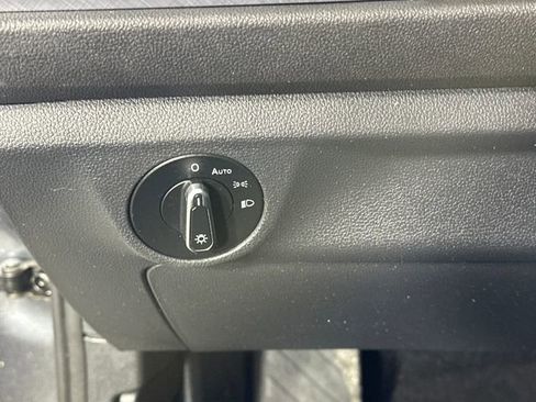 Used 2023 Volkswagen Jetta SE image 18