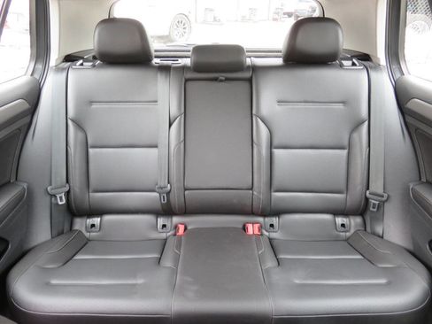 Used 2015 Volkswagen Golf S image 20