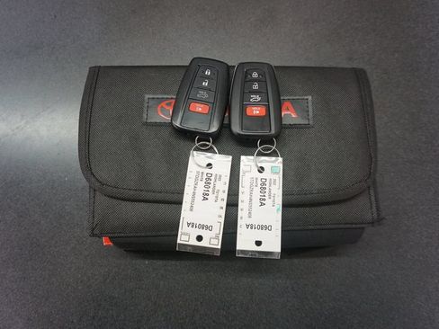 Used 2022 Toyota Highlander XLE FWD image 21
