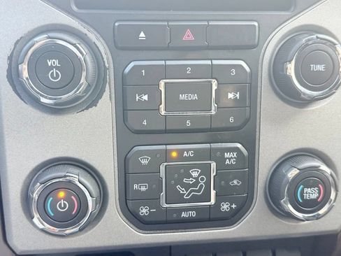 Used 2016 Ford F250 Lariat w/ Lariat Interior Package AWD/4WD image 25