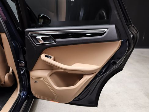 Certified 2020 Porsche Macan AWD/4WD image 35