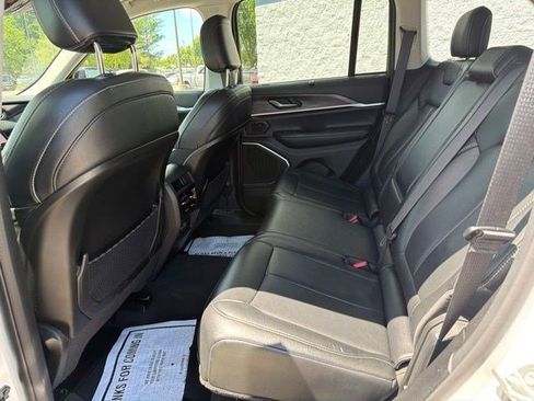 Used 2023 Jeep Grand Cherokee Limited w/ Luxury Tech Group II AWD/4WD image 15