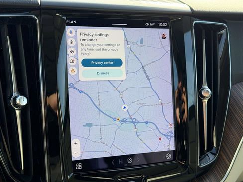 Used 2022 Volvo XC60 B5 Momentum w/ Protection Package Premier image 3