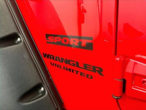 Used 2017 Jeep Wrangler Unlimited Sport w/ Quick Order Package 24S AWD/4WD image 13