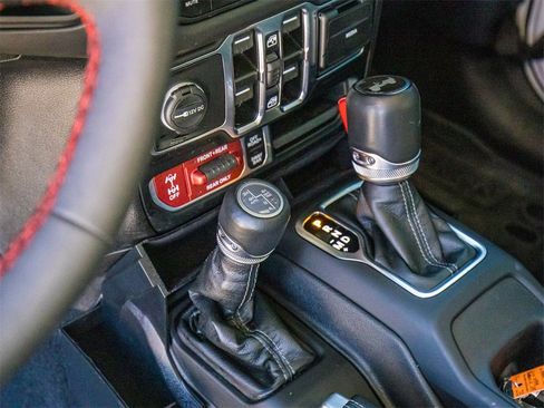 Used 2024 Jeep Wrangler Unlimited Rubicon image 33