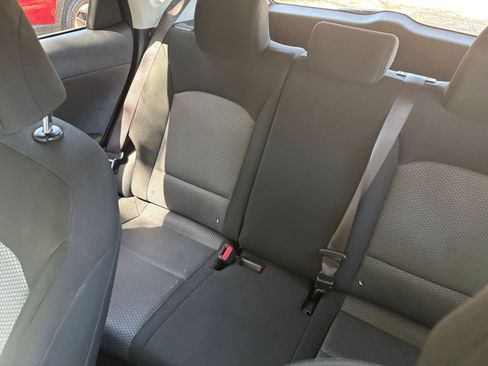 Used 2025 Kia Soul LX w/ LX Technology Package FWD image 38