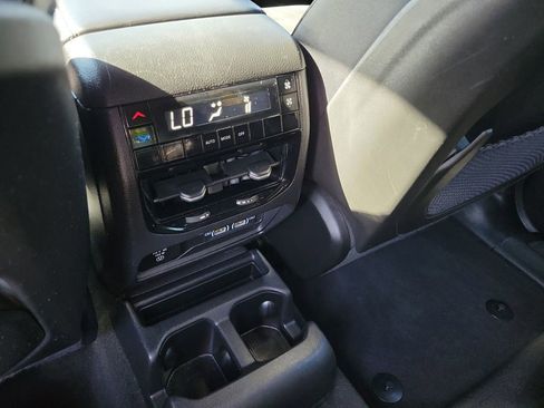 Used 2023 Jeep Grand Cherokee L Laredo image 17