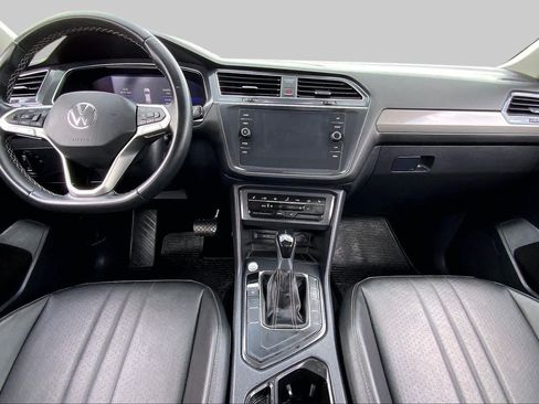 Used 2023 Volkswagen Tiguan SE w/ Panoramic Sunroof Package FWD image 15