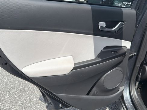 Certified 2022 Hyundai Kona Limited FWD image 22