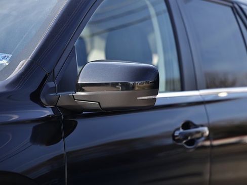 Used 2023 Honda Pilot EX-L image 3