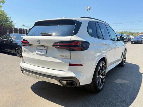 Used 2025 BMW X5 xDrive40i w/ M Sport Package AWD/4WD image 3