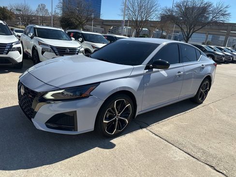 Certified 2023 Nissan Altima 2.5 SR image 10