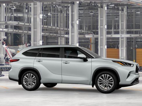 New 2026 Toyota Highlander Platinum image 13