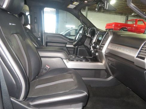 Used 2019 Ford F250 Platinum w/ Platinum Ultimate Package AWD/4WD image 37