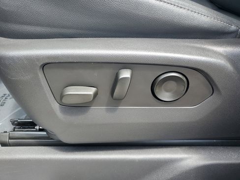 Used 2023 GMC Sierra 1500 SLT w/ SLT Convenience Package image 12