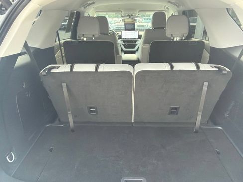 Certified 2025 Ford Explorer Active w/ Active Comfort Package RWD image 11